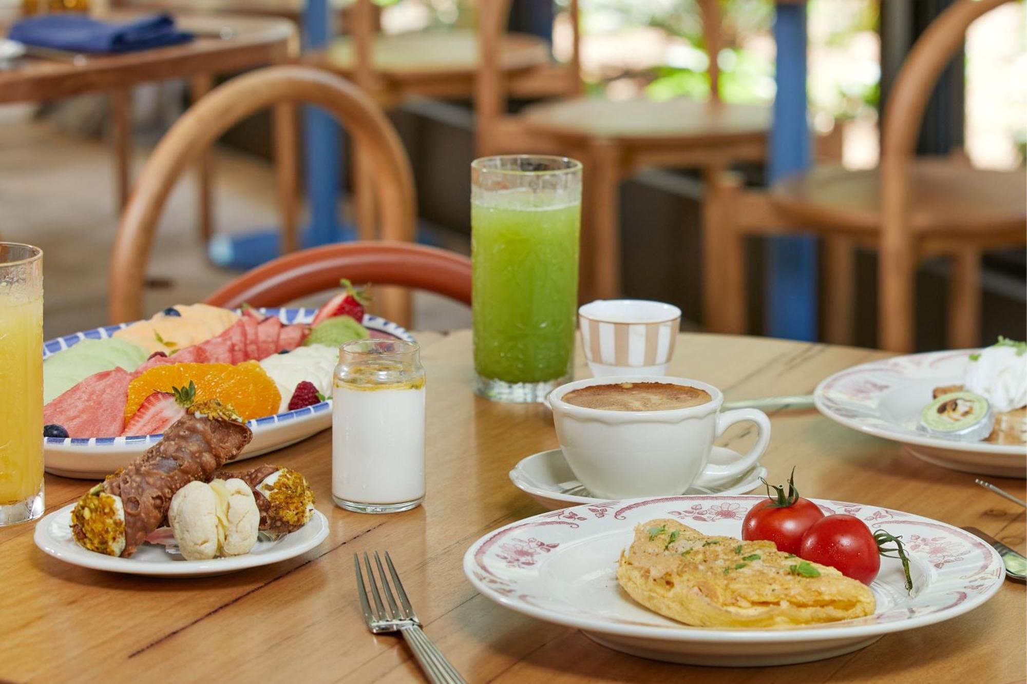 Hotel The Westin Brisbane Extérieur photo A typical breakfast at the Dacha